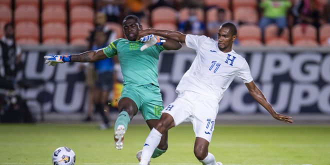 Honduras golea a Granada en su debut en la Copa Oro