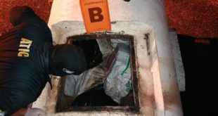 ATIC intercepta cisterna que transportaba varios fardos de droga en Roatán