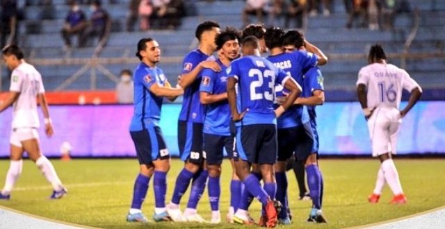 Selección de El Salvador hace historia y derrota 2-0 a una desconocida Honduras