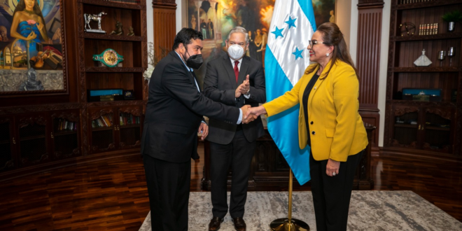 Roberto Quesada juramentado como nuevo embajador de Honduras ante la OEA