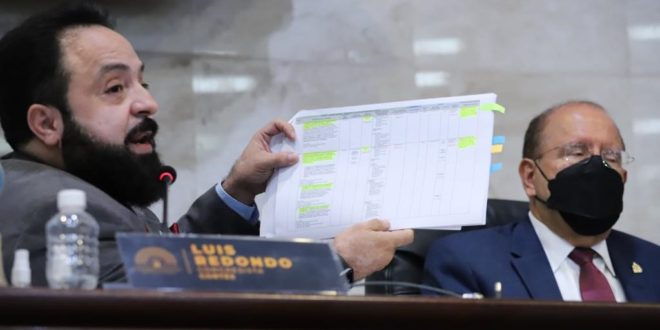 Luis Redondo: “Hubo contratos aprobados con 44 votos”