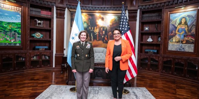 Presidenta de Honduras recibió a la jefa del Comando Sur de EE.UU