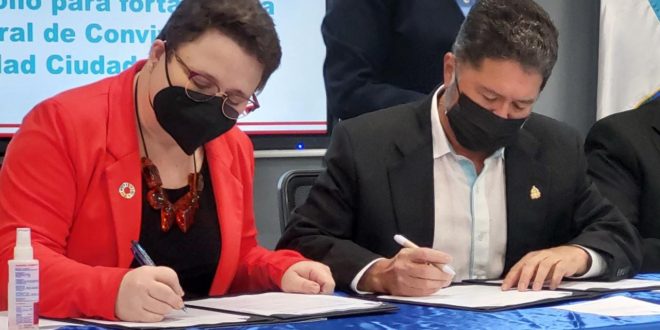 Ministro Ramón Sabillón firma convenio con PNUD para fortalecer acciones