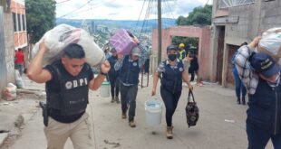 Continúan apoyo policial en colonia Guillén por falla geológica