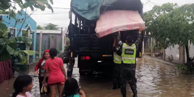 Honduras extiende alertas roja y amarilla por lluvias de Julia