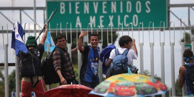 Llegada de migrantes a EE.UU. cae después de que México aumentara detenciones