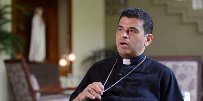 Gobierno de Nicaragua excarcela y envió al Vaticano a monseñor Rolando Álvarez