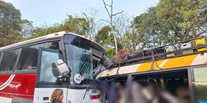 Honduras: 19 muertos deja accidente entre dos buses en carretera de Copán